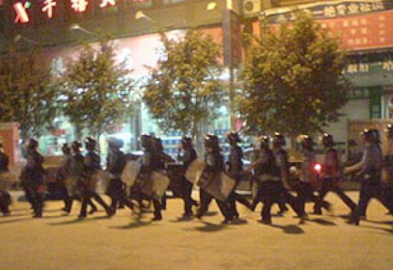 Chaozhou_riot_armedpolice305.jpg