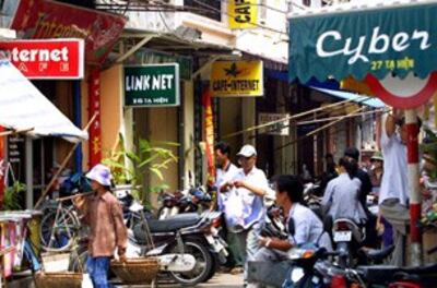 Lúng túng trong việc giám sát thông tin trên thế giới áo, Việt Nam muốn nhờ tới Goolge và Yahoo! giúp theo dõi các hoạt động của giới bloggers.