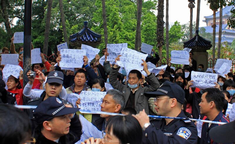 反对焚烧炉运动在中国遍地开花。(美联社)