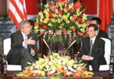 BushNguyenMinhTrietAPEC200.jpg