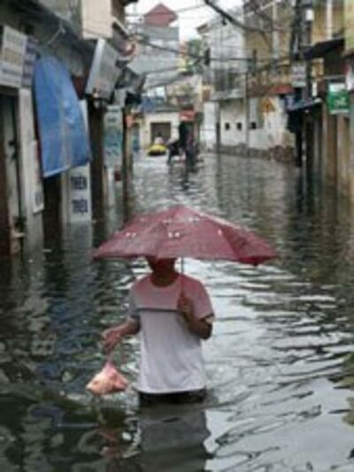 Hà Nội đón nhận trận mưa lũ bất thường