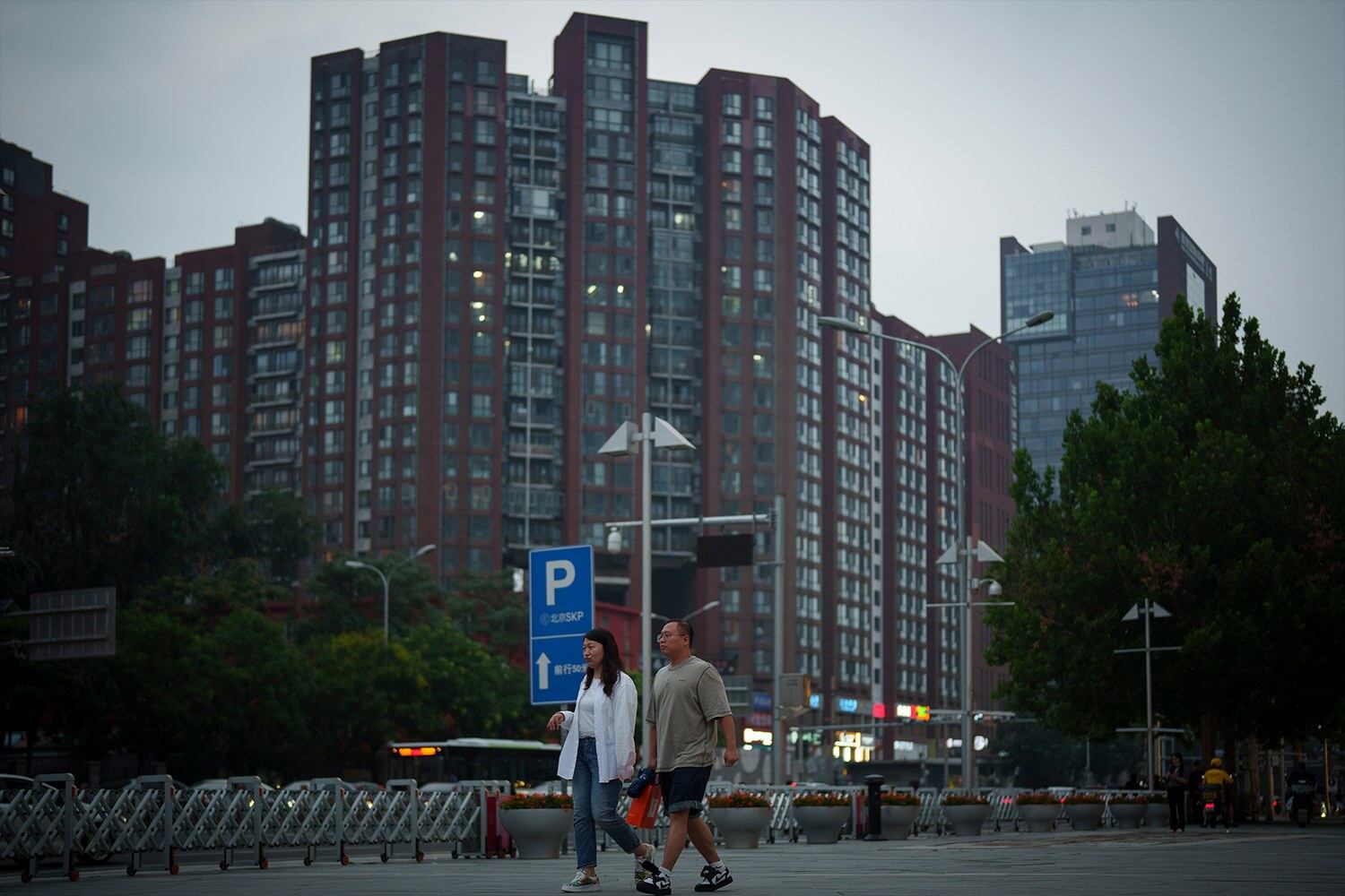 中國國家統計局指上半年外部環境複雜性、嚴峻性、不確定性明顯上升,在政策發揮作用下,經濟運作呈現「總體平穩、穩中有進」。