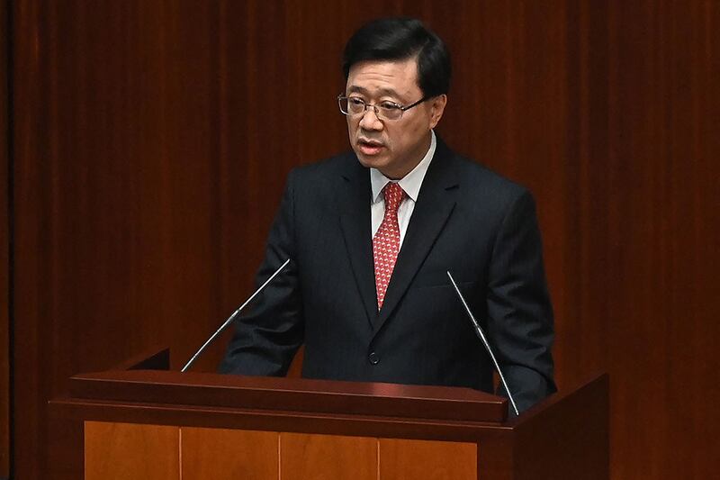 2022年10月19日,香港特首李家超在立法会发表任内首份施政报告。(法新社)