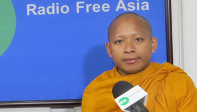 ព្រះតេជព្រះគុណ ចាន់ សុជន ព្រះចៅ​អធិការ​វត្ត​ប្រាសាទ​ស្រះ​កណ្តាល ហៅ​វត្តខ្ចាស់ ខេត្ត​បន្ទាយមានជ័យ ក្នុង​វេទិកា​អ្នក​ស្ដាប់​វិទ្យុ​អាស៊ីសេរី នៅ​យប់​ថ្ងៃ​ទី​០៤ ខែ​ធ្នូ ឆ្នាំ​២០១៥។