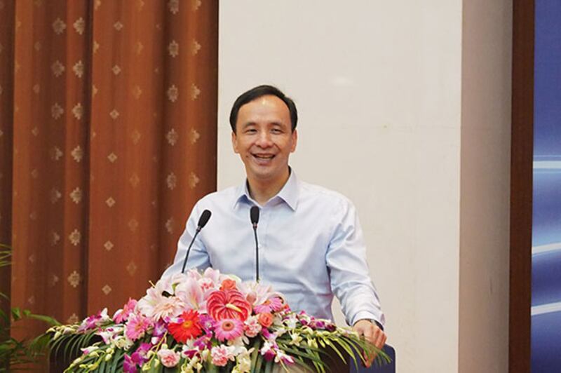 2015年5月2日，國民黨立席朱立倫以電影蜘蛛俠對白：力量愈大、責任愈大，勉勵年輕人。（鍾廣政攝）