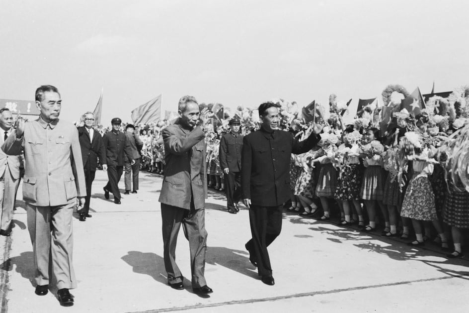 Tổng Bí thư Lê Duẩn và Thủ tướng Phạm Văn Đồng thăm Bắc Kinh vào tháng 6 năm 1973.