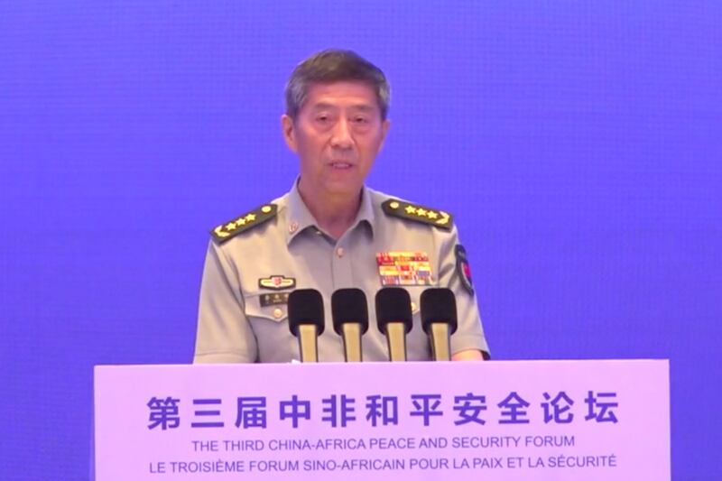 李尚福最後一次露面，為上月29日在北京的中非和平安全論壇。（中新社影片截圖）
