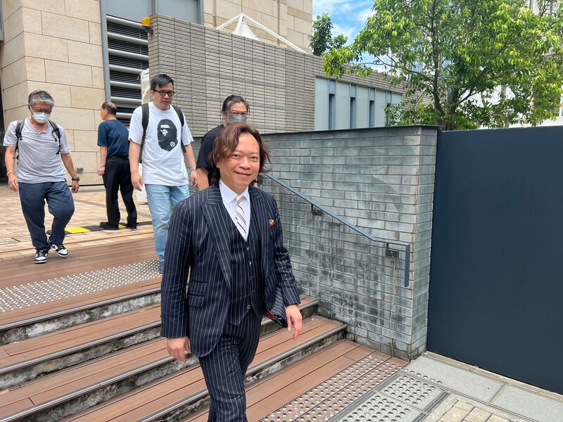 緊接何啟明出庭作供的被告,為本身是大律師的劉偉聰,他自行代表作出抗辯。(吳婷康攝)