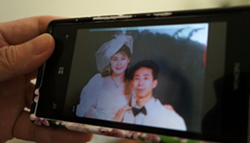 楊海與王菁結婚照。(2015年5月23日，粵語組何山拍攝)