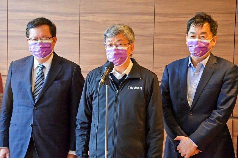 行政院長陳建仁（圖中）：每一個國家應該尊重各國的領空權。（行政院提供）