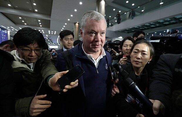 지난 3일 인천공항에 도착한 스티븐 비건 미국 국무부 대북정책특별대표가 기자들의 질문에 답하고 있다.