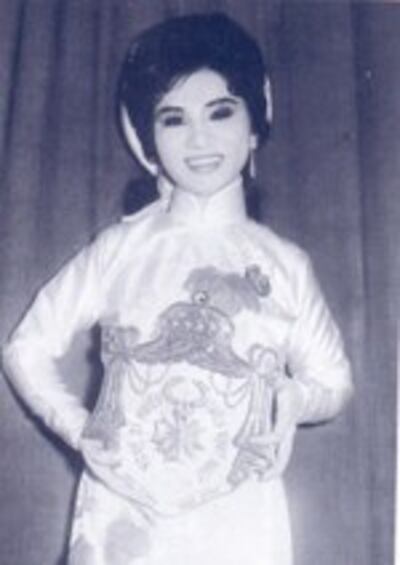 NgheSiAnhHongHCVang150.jpg