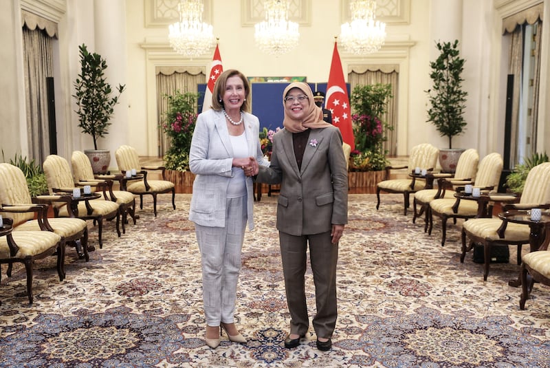 佩洛西(Nancy Pelosi)亦與新加坡總統哈莉瑪會面。(路透社圖片)