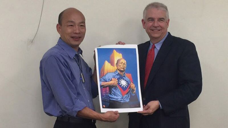 2019年5月13日，韩国瑜接见前漫威成员，现任AAE执行长大卫马丁David Martin。(高雄市政府提供)