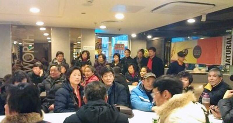 上海“同城公民飯醉”活動，2月23日舉行前，數名異見人士被拘禁或軟禁，最後六十多名公民如期舉行。 （照片來自民生觀察）
