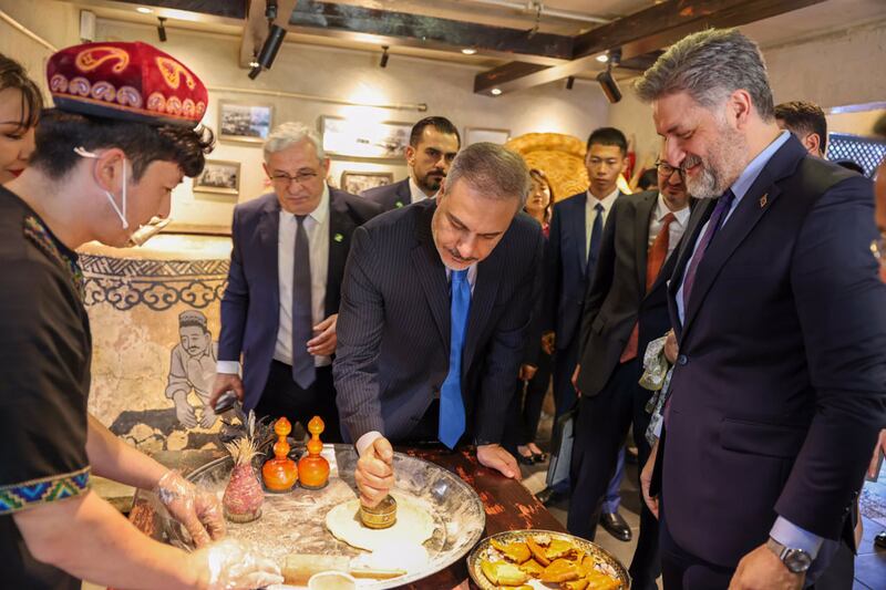 تۈركىيە تاشقى ئىشلار مىنىستىرى خاقان فىدان ئۈرۈمچىنى زىيارەت قىلغان ۋاقىتتىكى كۆرۈنۈش. 2024-يىلى 5-ئىيۇن، ئۈرۈمچى