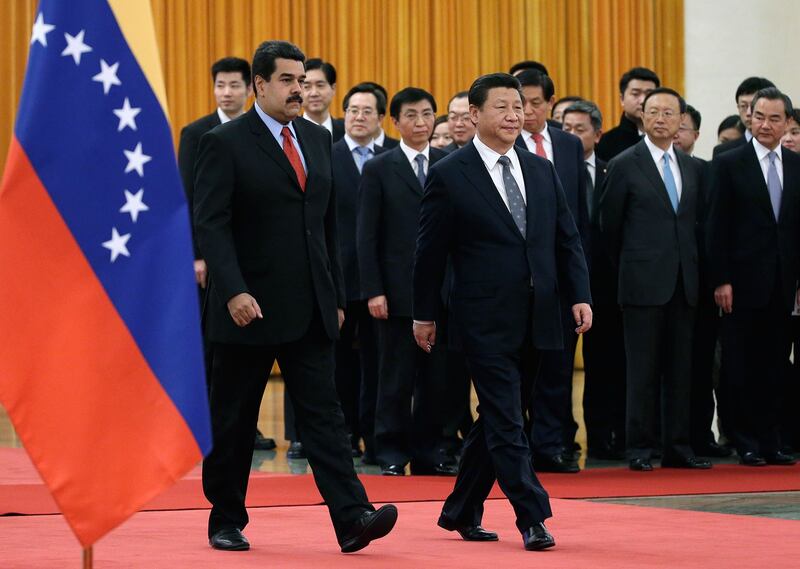 2015年1月7日,委内瑞拉总统马杜罗(左)与中国国家主席习近平一起在北京人民大会堂出席欢迎仪式。(AFP)