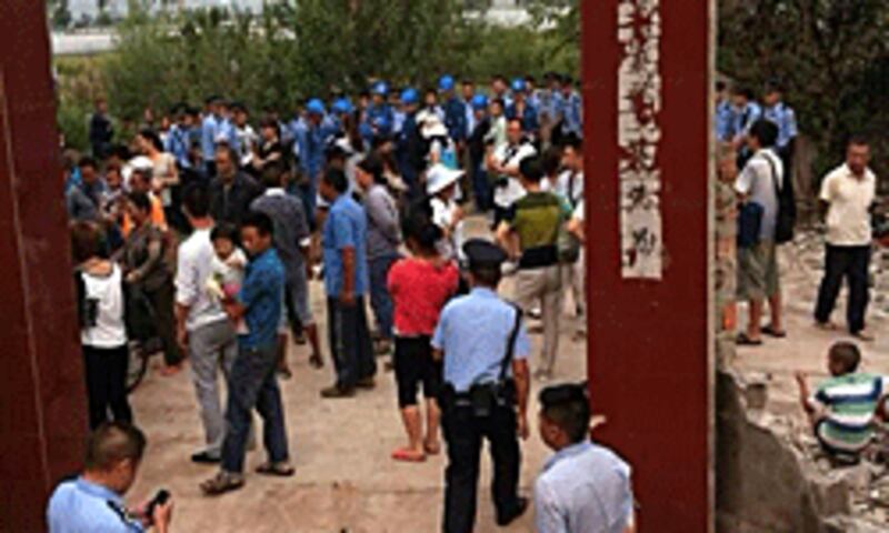 2013年8月31日，四川涼山州瀘川村民遭警察強制搬遷。 (村民提供)