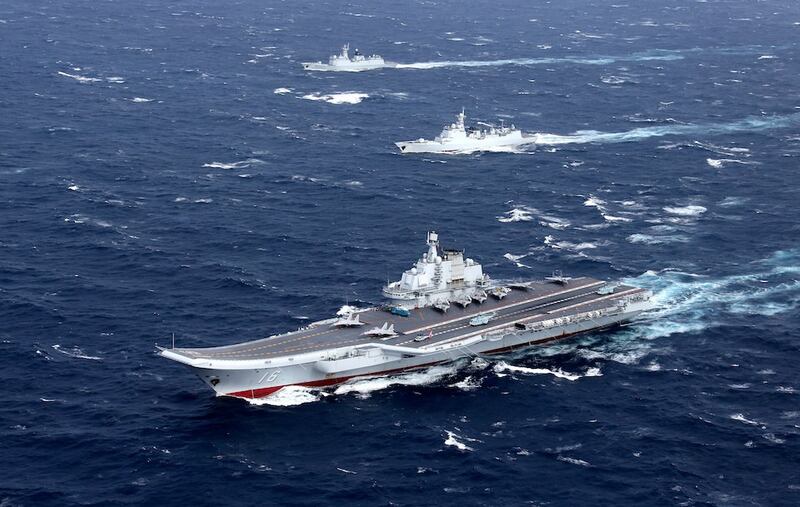 Hình minh hoạ. Tàu sân bay Liêu Ninh của Trung Quốc trong một cuộc tập trận ở Biển Đông vào tháng 12/2016