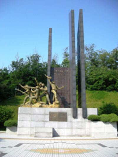 war_monument_200
