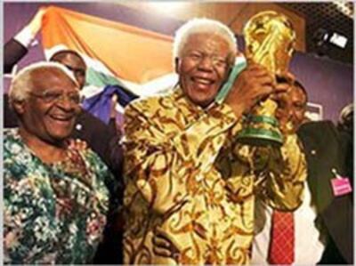 nelson_mandela_world_cup_2010-250.jpg