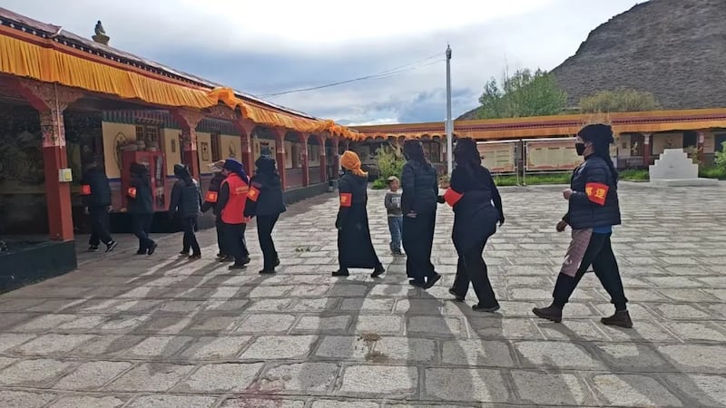 ས་ག་ཟླ་བའི་དམིགས་བསལ་དུས་ཚོད་དང་བསྟུན། བོད་ཁུལ་གྱི་སྤྱི་ཚོགས་དྲ་ལམ་ཐོག་ལྟ་རྟོག་དང་དམ་དྲག་ནན་དུ་བཏང་ཡོད་པ།
