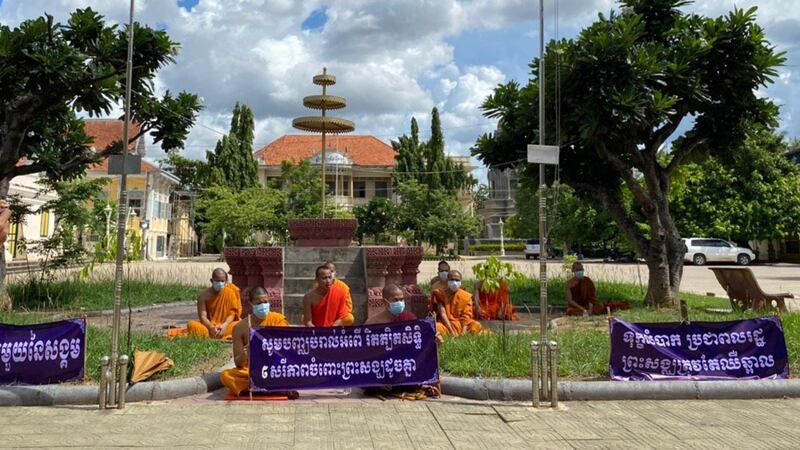 ព្រះសង្ឃជាង ១០អង្គសូត្រព្រះធម៌សម្ដែងមតិ នៅរសៀលថ្ងៃទី២២ ខែមិថុនា ឆ្នាំ២០២០ ទាមទារសិទ្ធិសេរីភាពពេញលេញសម្រាប់ព្រះសង្ឃចូលរួមធ្វើការងារនៅក្នុងសង្គម។