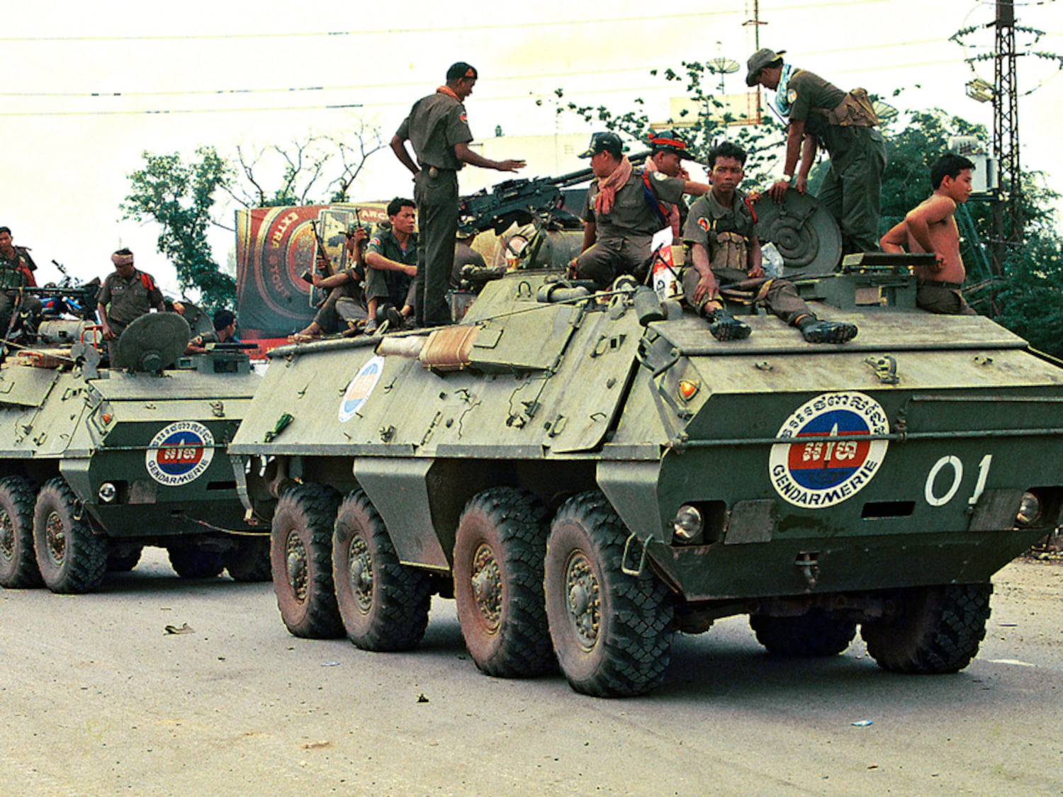 រថក្រោះ​របស់​កង​ទាហាន​ស្មោះ​នឹង​នាយក​រដ្ឋមន្ត្រី​ទី​២ លោក ហ៊ុន សែន ក្នុង​ព្រឹត្តិការណ៍​បង្ហូរ​ឈាម​កណ្ដាល​ក្រុង​ភ្នំពេញ នា​ថ្ងៃ​ទី​៥-៦ ខែ​កក្កដា ឆ្នាំ​១៩៩៧។