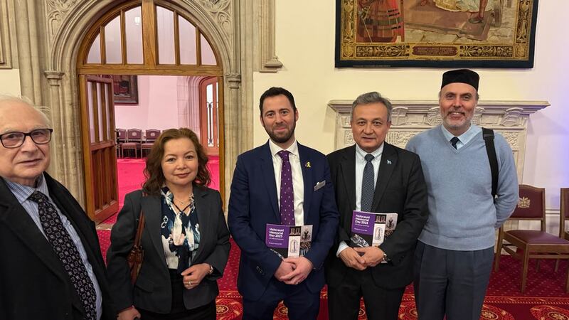 لوندوندا ئۆتكۈزۈلگەن «چوڭ قىرغىنچىلىقنىڭ 80 يىللىقىنى خاتىرىلەش مۇراسىمى» كۆرۈنۈشى. 2025-يىلى 27-يانۋار، لوندون