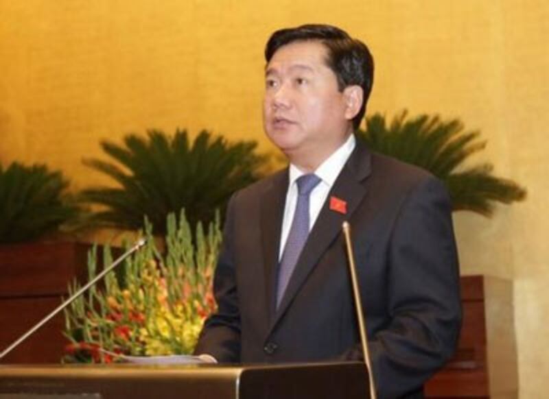 Bộ trưởng Bộ Giao thông Vận tải Đinh La Thăng phát biểu trước Quốc hội hôm 29/10/2014 về dự án đầu tư xây dựng Sân bay Long Thành. Courtesy photo.