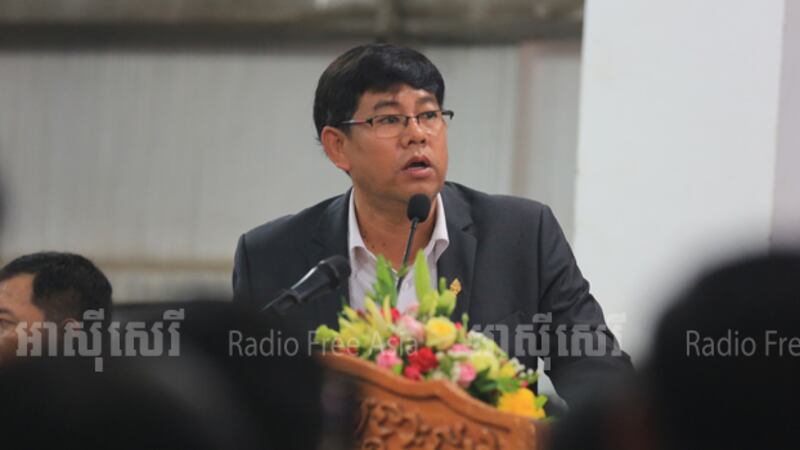 តំណាងរាស្ត្រ​គណបក្ស​សង្គ្រោះជាតិ លោក ម៉ៅ មុនីវណ្ណ ថ្លែង​នៅ​ទីស្នាក់ការ​កណ្ដាល​គណបក្ស​របស់​ខ្លួន កាល​ពី​ថ្ងៃ​ទី២៣ ខែ​តុលា ឆ្នាំ​២០១៧។ 