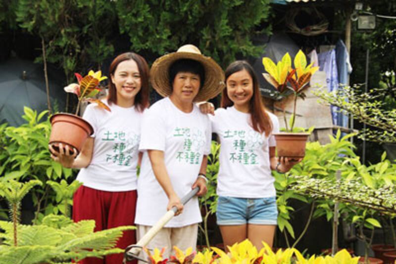 何潔泓說，社運活動不只是外界見到的示威、抗爭，平日亦要忙於開會、落村。（轉載自何潔泓Facebook）