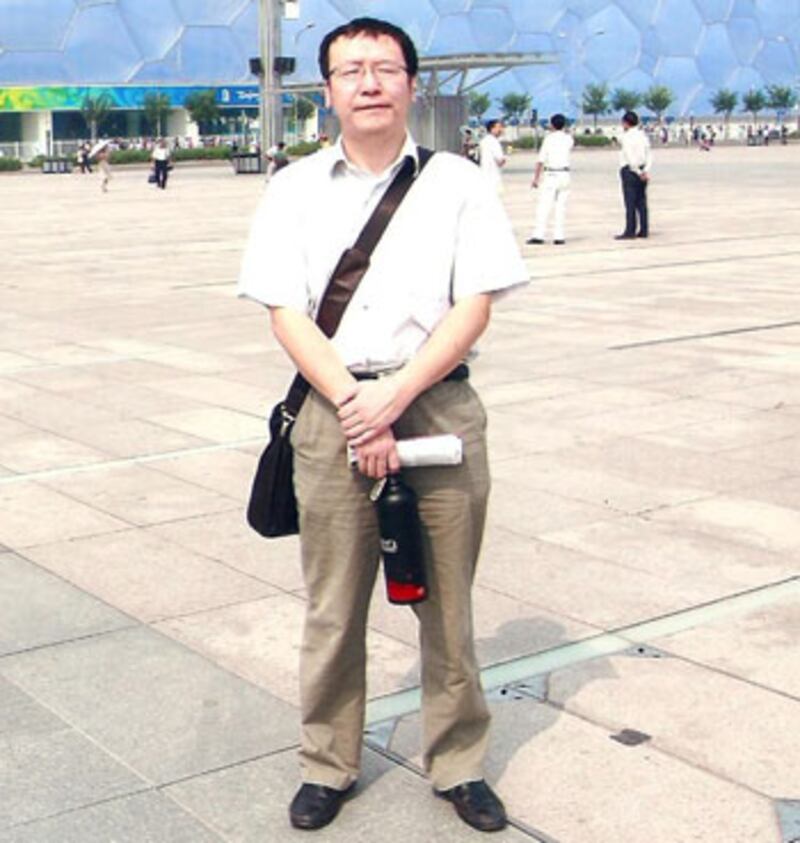 四川異議人士李必豐，疑因協助作家廖亦武逃亡海外，2012年11月19日被法院以“合同詐騙罪”判刑12年。 圖為李必豐攝於被捕前。（李必豐家人提供）