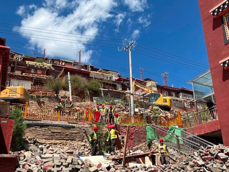 བླ་རུང་སྒར་གྱི་གྲ་ཤག་མུ་མཐུད་གཏོར་ནས་དགེ་འདུན་པ་གཅིག་གར་སོང་ཆ་མེད་དུ་གྱུར་པ།