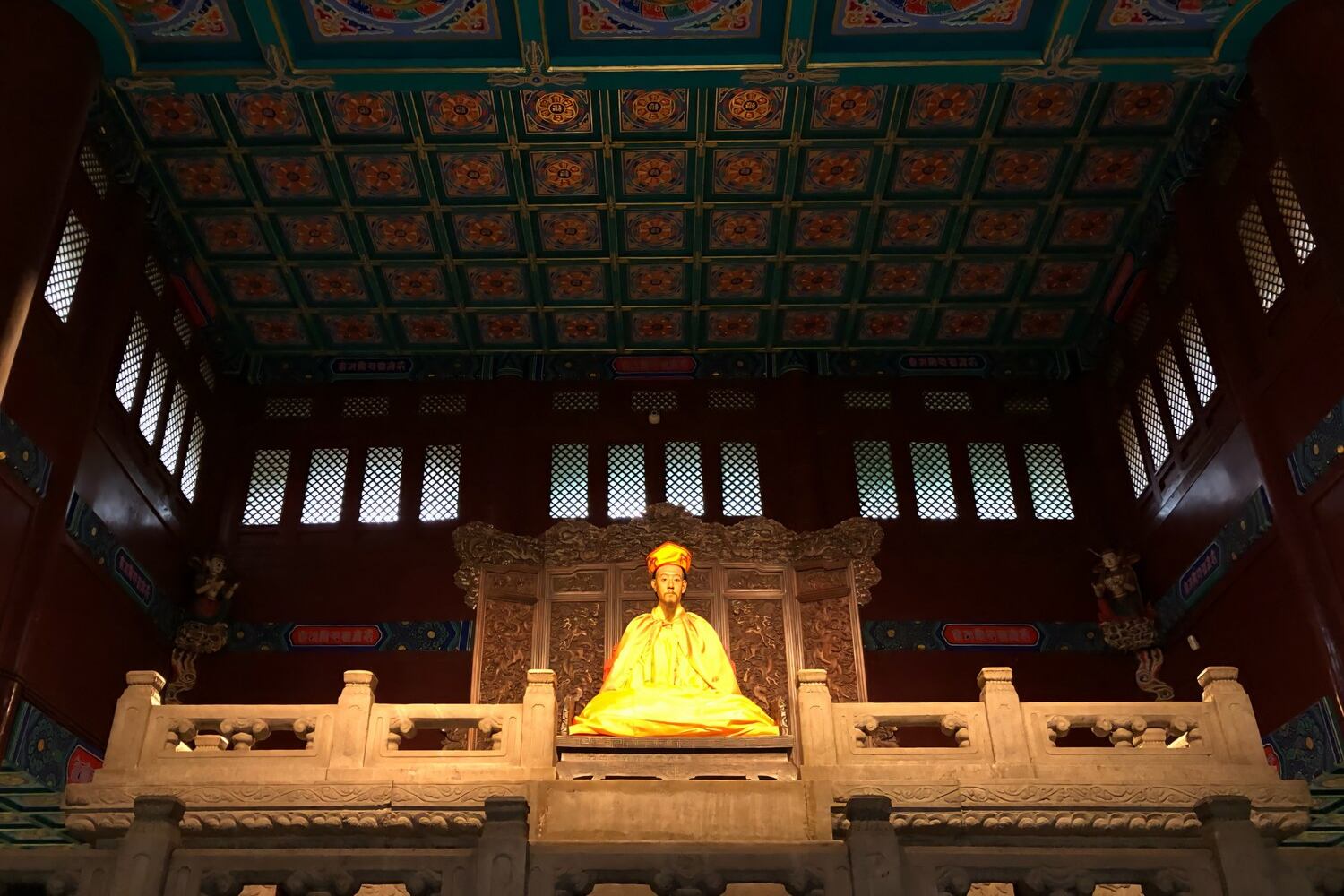 北京雍和宫戒台楼供乾隆持戒像。