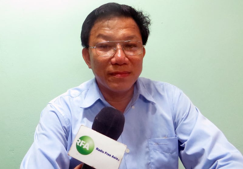ប្រធានមន្ទីរវប្បធម៌ និងវិចិត្រសិល្ប ខេត្តពោធិ៍សាត់ លោក ឡាច ផេងលី ផ្ដល់បទសម្ភាសន៍ដល់វិទ្យុ និងទូរទស្សន៍អាស៊ីសេរី កាលពីថ្ងៃទី១៧ ខែឧសភា ឆ្នាំ២០១៦។