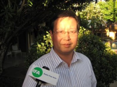 图片:夏业良回忆方励之被除党籍转任他职,合肥车站涌现人潮为他送行情景。(记者萧融拍摄)