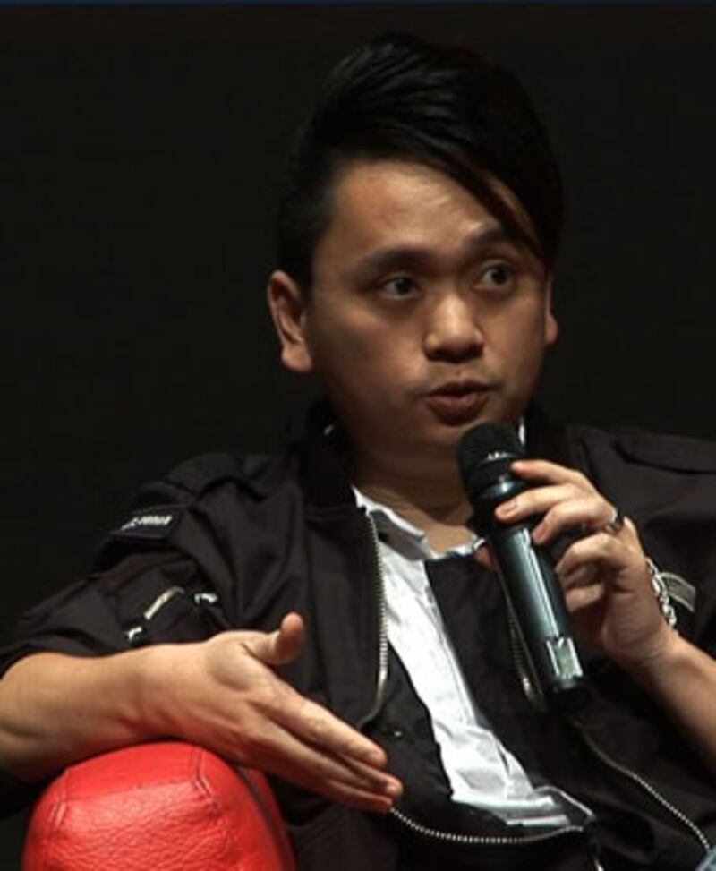 香港中文大學社會科學院副教授沈旭暉質疑馬航事件中，中國跟馬來西亞及其他國家的情報分享有限，引致人道搜救行動受到影響。（粵語部劉雲攝）