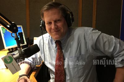 លោក ហ្វីល រ៉ូប៊ឺតសុន (Phil Robertson) នាយក​រង​នៃ​អង្គការ​ឃ្លាំ​មើល​សិទ្ធិ​មនុស្ស​អន្តរជាតិ យូមែន រ៉ៃត៍ វ៉ច្ឆ (Human Rights Watch) ប្រចាំ​អាស៊ី ផ្ដល់​បទសម្ភាសន៍​ដល់​វិទ្យុ​អាស៊ីសេរី កាល​ពី​អំឡុង​ខែ​​​មីនា ឆ្នាំ​២០១៥។ RFA