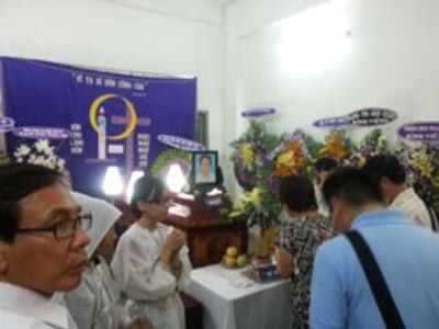 Lễ tang thầy giáo Đinh Đăng Định tại DCCT Sài Gòn hôm 06/04/2014. Courtesy Blog Quê Choa.