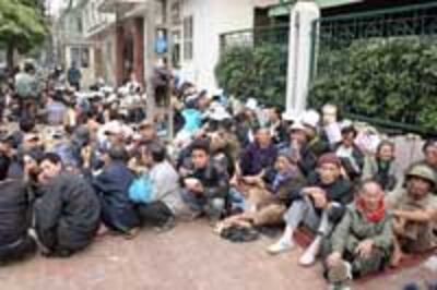 LandDemonstratorHaNoi200.jpg