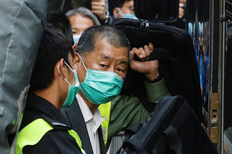 2021年2月1日，壹传媒创办人黎智英乘囚车抵达香港终审法院。（路透社）