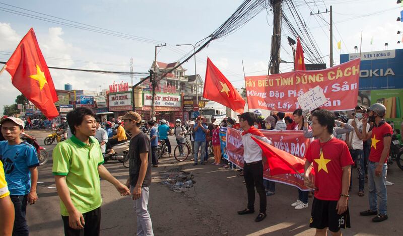 2014-05-14T120000Z_58000937_GM1EA5F09RQ01_RTRMADP_3_VIETNAM-CHINA-RIOTS.JPG