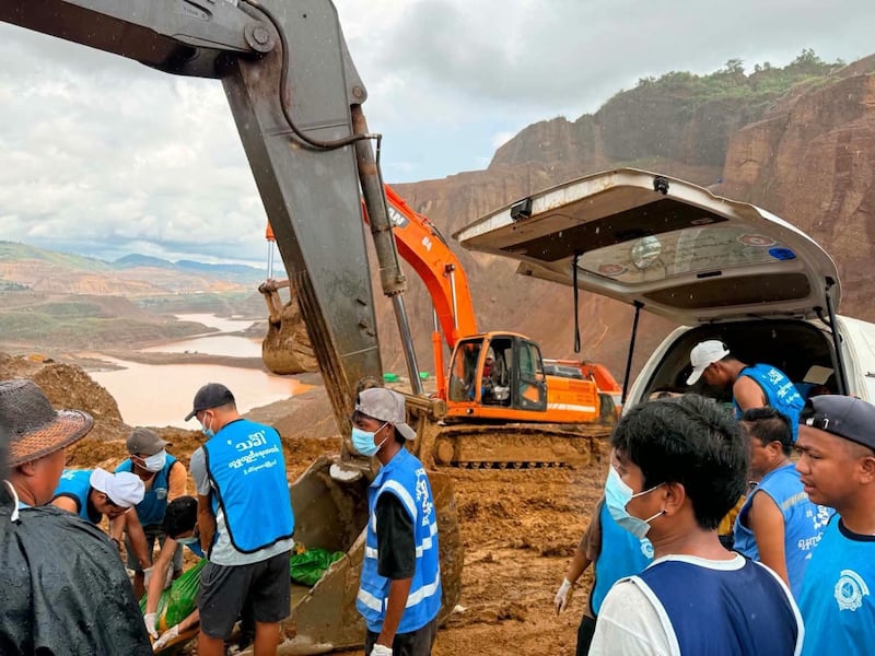 ဖားကန့်မြေစာပုံပြိုကျမှုတွေကြောင့် တစ်ပတ်အတွင်း လူ ၁၃ ဦးသေဆုံး၊ ငါးဦးပျောက်ဆုံးနေ
