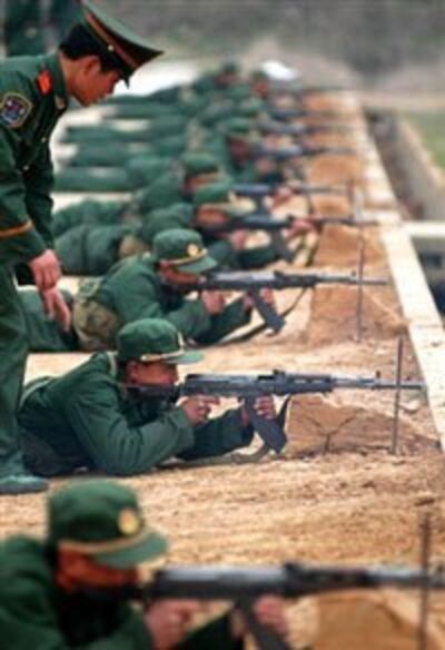 Chinese_paramilitary_soldiers-200.jpg