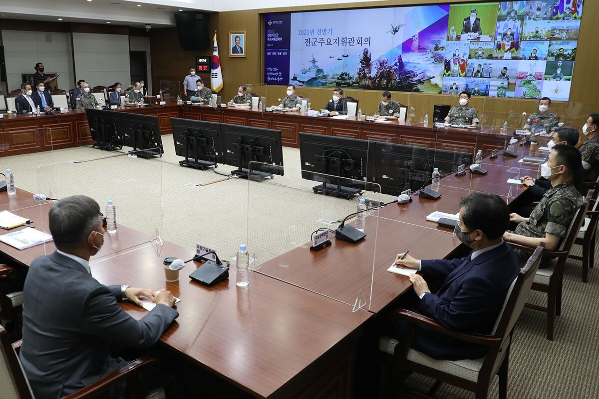 서욱 국방부 장관이 7일 서울 용산구 국방부 대회의실에서 열린 전반기 전군 주요지휘관 회의에서 발언하고 있다.