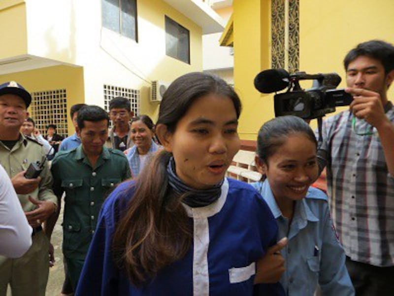 Yorm Bopha is escorted from the Supreme Court hearing, Nov. 22, 2013. Photo credit: RFA.