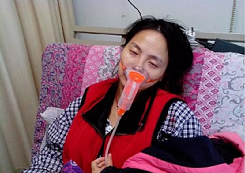 湖南省長沙市婦女肖維婷接受人工流產手術時，疑被注射過量麻醉葯致呼吸和心臟一度停頓，大腦因缺氧嚴重受損，目前處於危重狀況。(相片由家屬提供)