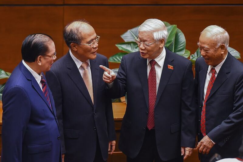 Hình minh hoạ. Tổng bí thư kiêm Chủ tịch nước Nguyễn Phú Trọng (thứ 2 từ phải sang) tại một kỳ họp Quốc hội ở Hà Nội hôm 21/10/2019