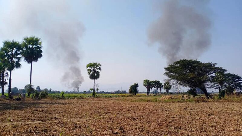 မကွေးတိုင်း ဂန့်ဂေါမြို့နယ် မြင်သားကျေးရွာအုပ်စု မြင်သားကုန်းရွာမှ နေအိမ်များ ၂၀၂၂ ခုနှစ်၊ မတ်လ ၁ ရက်နေ့က မီးရှို့ဖျက်ဆီးခံရစဉ်။ (Photo: People's Spring)